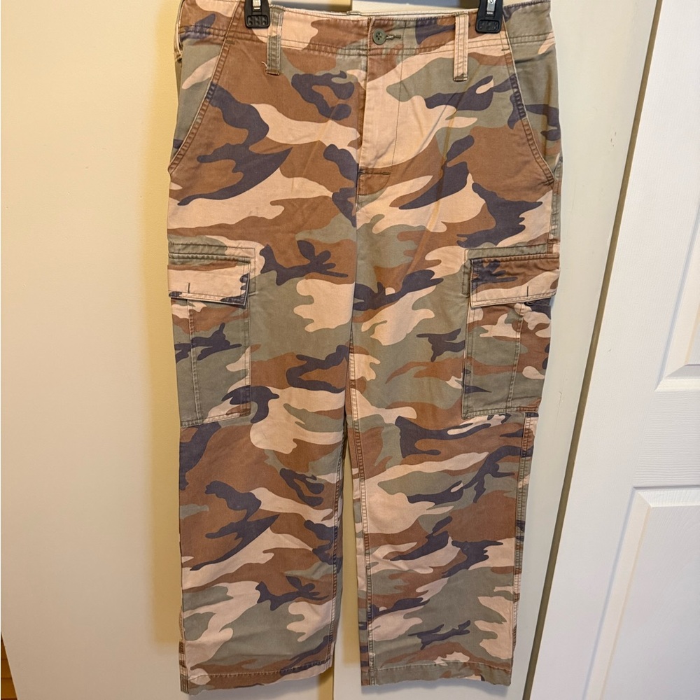 GAP Men's Brown Camouflage Cargo Pants